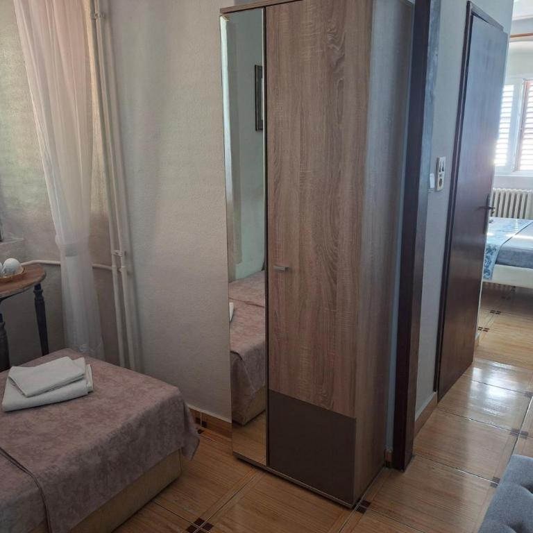 Garni hotel Pana-Eustahije 253 - Standardna Trokrevetna Soba sa Pogledom na More - 9