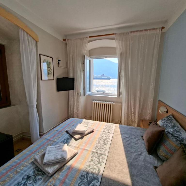 Garni hotel Pana-Eustahije 253 - Standardna Trokrevetna Soba sa Pogledom na More - 10