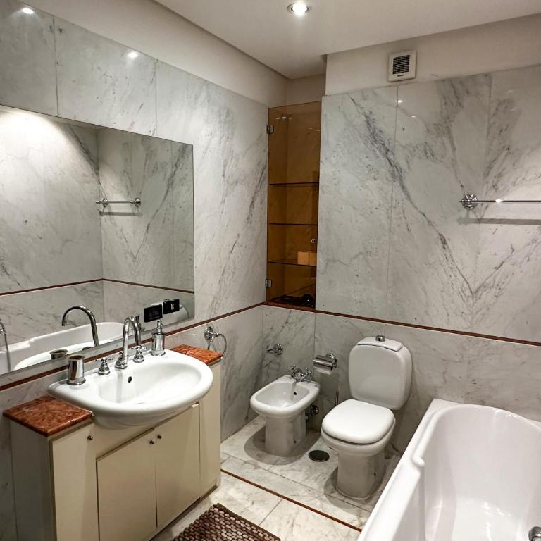 Casa di Chris Art & Character - Three-Bedroom Apartment - 22