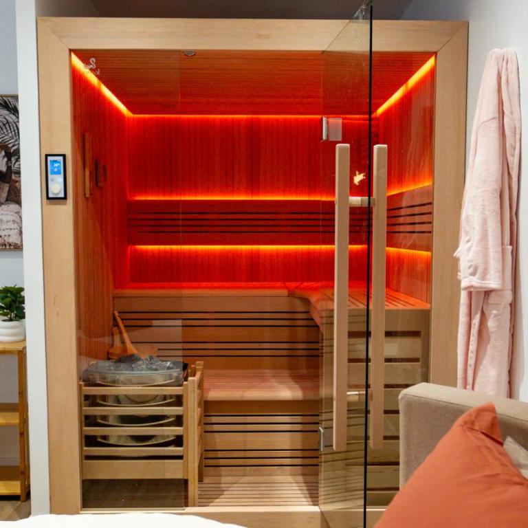 Suite with Jacuzzi, Sauna & Round King Bed Amiens - Appartement 1 Chambre - 3