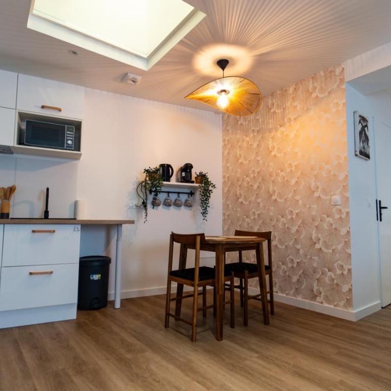 Suite with Jacuzzi, Sauna & Round King Bed Amiens - Appartement 1 Chambre - 8
