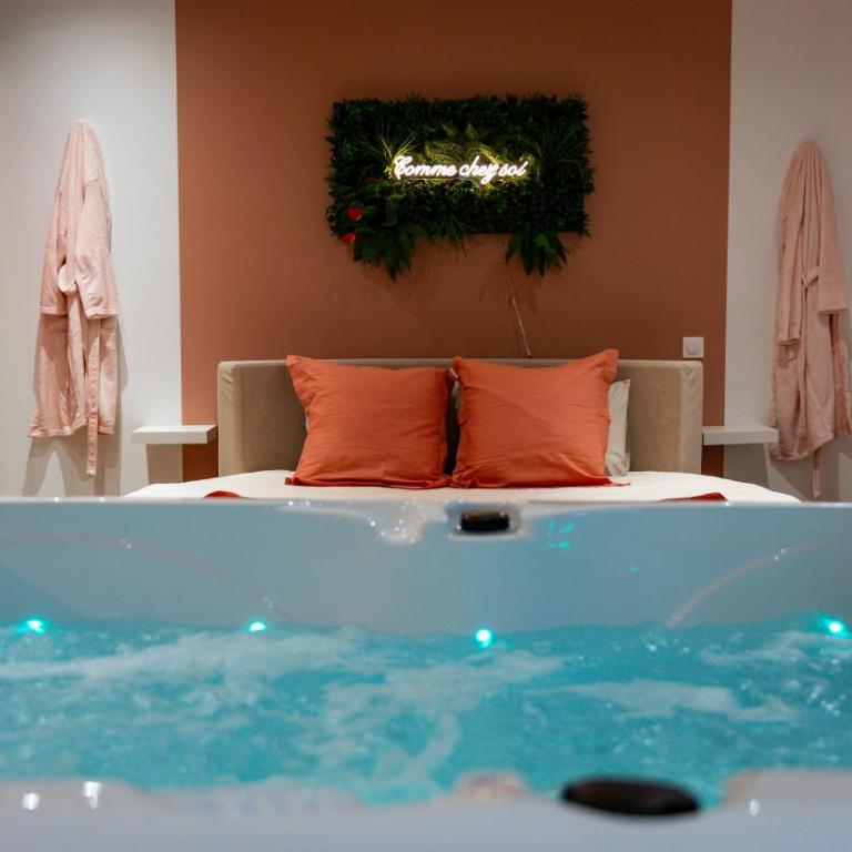 Suite with Jacuzzi, Sauna & Round King Bed Amiens - Appartement 1 Chambre - 15