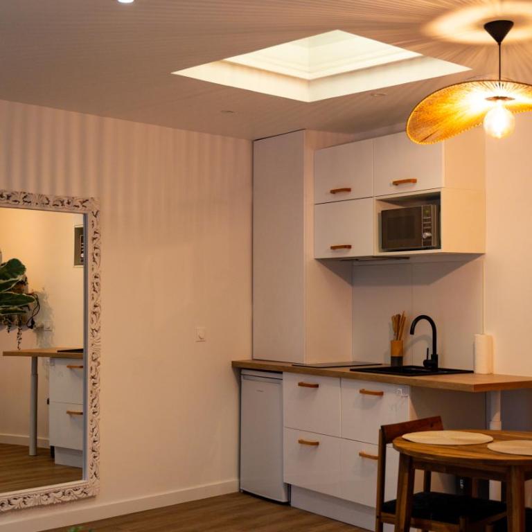 Suite with Jacuzzi, Sauna & Round King Bed Amiens - Appartement 1 Chambre - 27