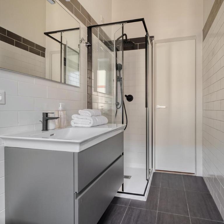 1-BR Navigli View - Central Milan - AC - Top Floor - Appartamento con 1 Camera da Letto - 2