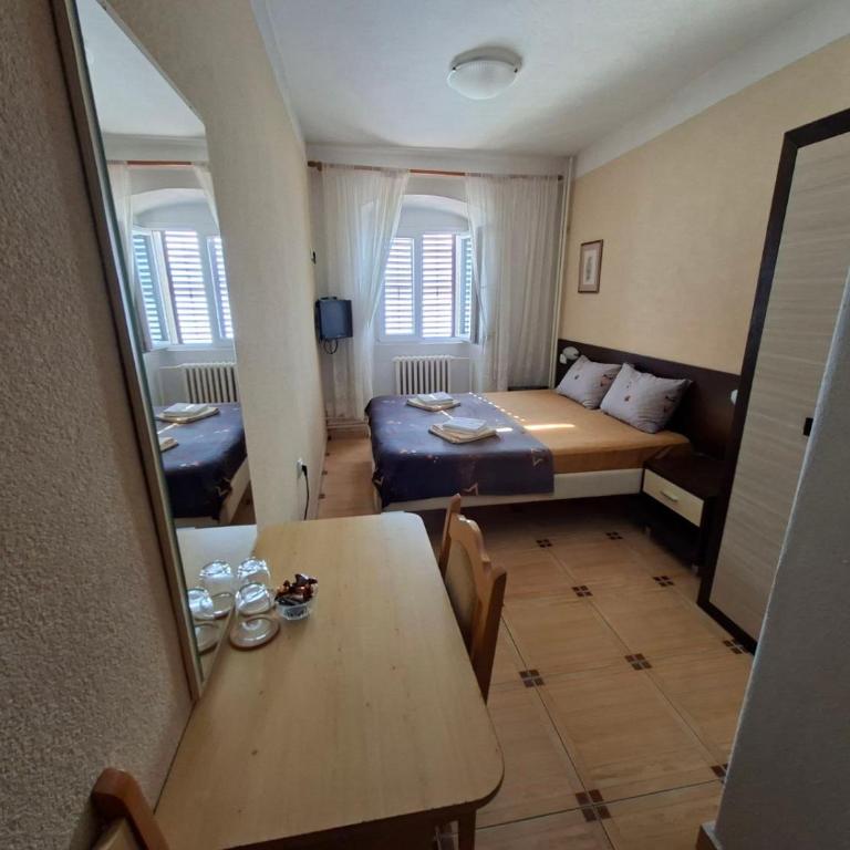 Garni hotel Pana-Eustahije 253 - Deluks Dvokrevetna Soba sa Bračnim Krevetom i Pogledom na More - 10