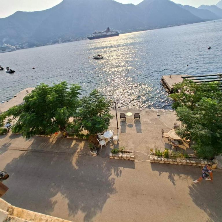 Garni hotel Pana-Eustahije 253 - Deluks Dvokrevetna Soba sa Bračnim Krevetom i Pogledom na More - 8