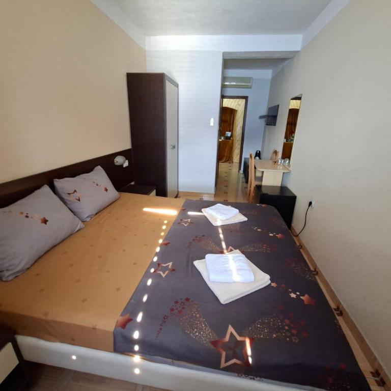 Garni hotel Pana-Eustahije 253 - Deluks Dvokrevetna Soba sa Bračnim Krevetom i Pogledom na More - 12