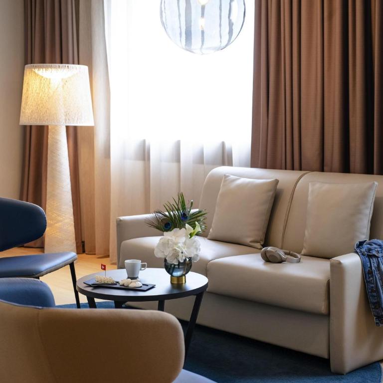 Mercure Geneva Airport - Suite Supérieure avec Lit Double et Lit d'Appoint - 1