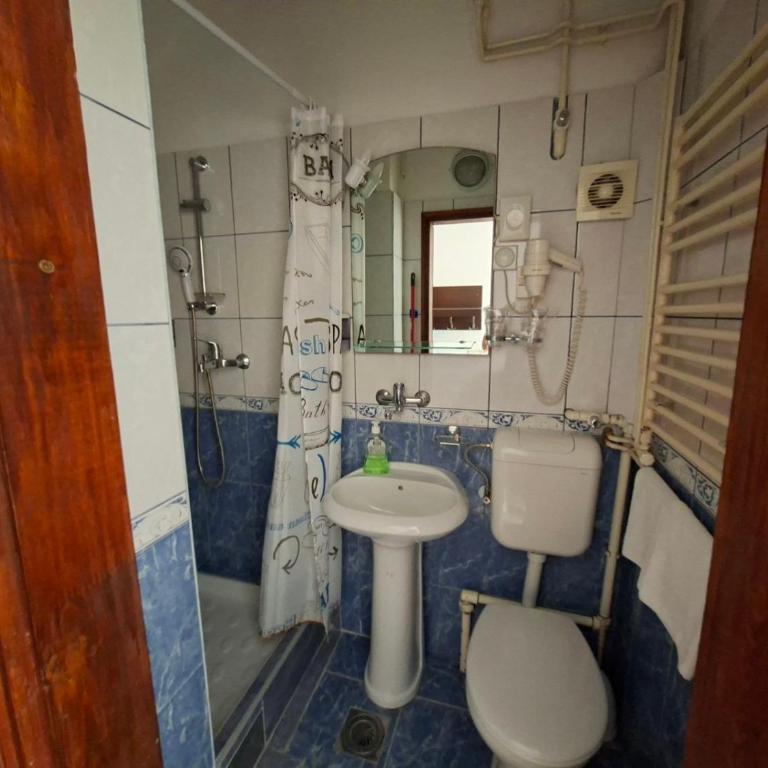 Garni hotel Pana-Eustahije 253 - Deluks Dvokrevetna Soba sa Bračnim Krevetom i Bočnim Pogledom na More - 8