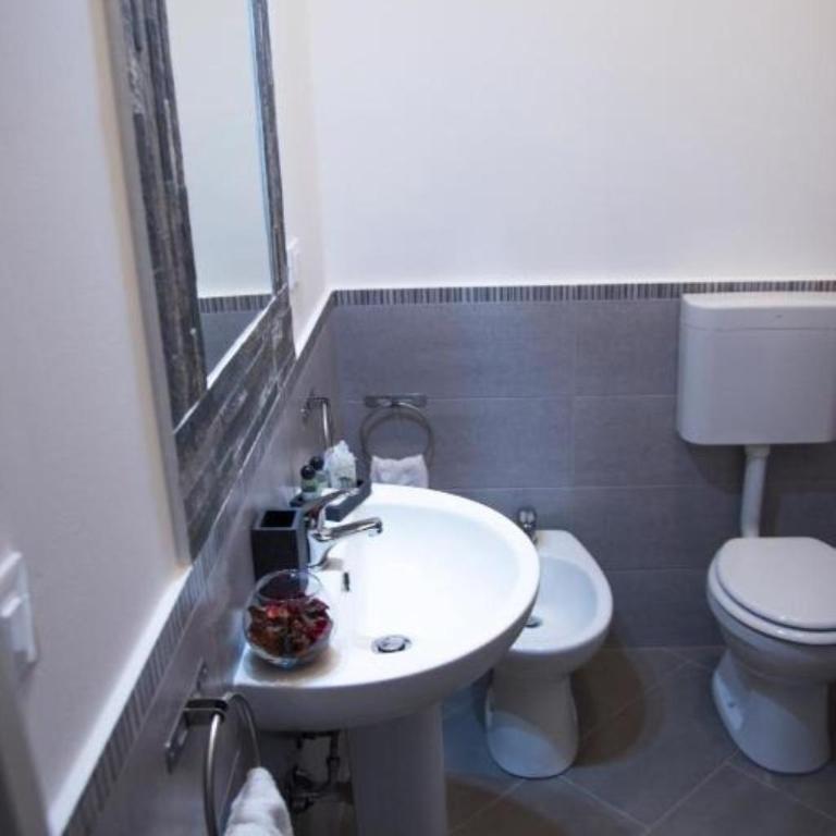 Gallidoro Maqueda 124 Street - Double Room with Private Bathroom - 2