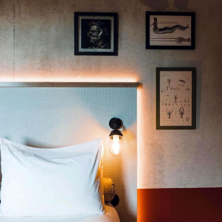 ibis Styles La Rochelle Centre Gare - Chambre Standard avec 1 Lit Double et 2 Lits Simples - 5