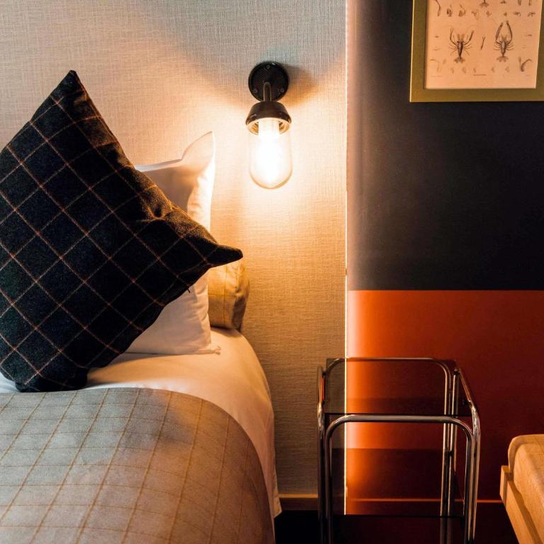 ibis Styles La Rochelle Centre Gare - Chambre Standard avec Lit Double et 3 Lits Simples - 5