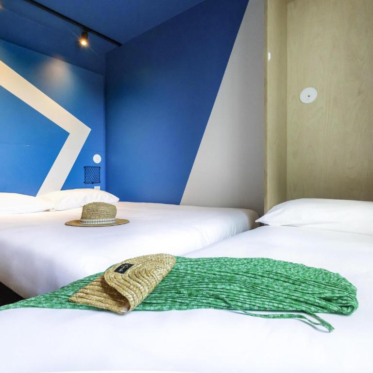 ibis Budget La Rochelle Centre gare - Chambre avec 1 Lit Double et 1 Lit Simple - 2