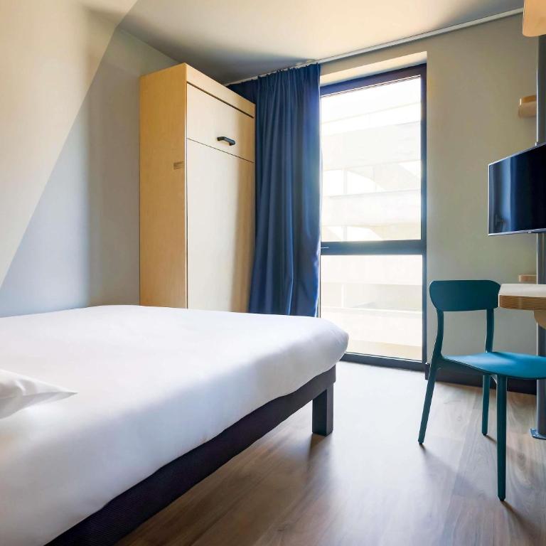 ibis Budget La Rochelle Centre gare - Chambre Double Standard avec Balcon - 1