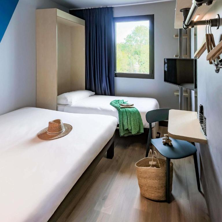 ibis Budget La Rochelle Centre gare - Chambre avec 1 Lit Double et 1 Lit Simple - 3