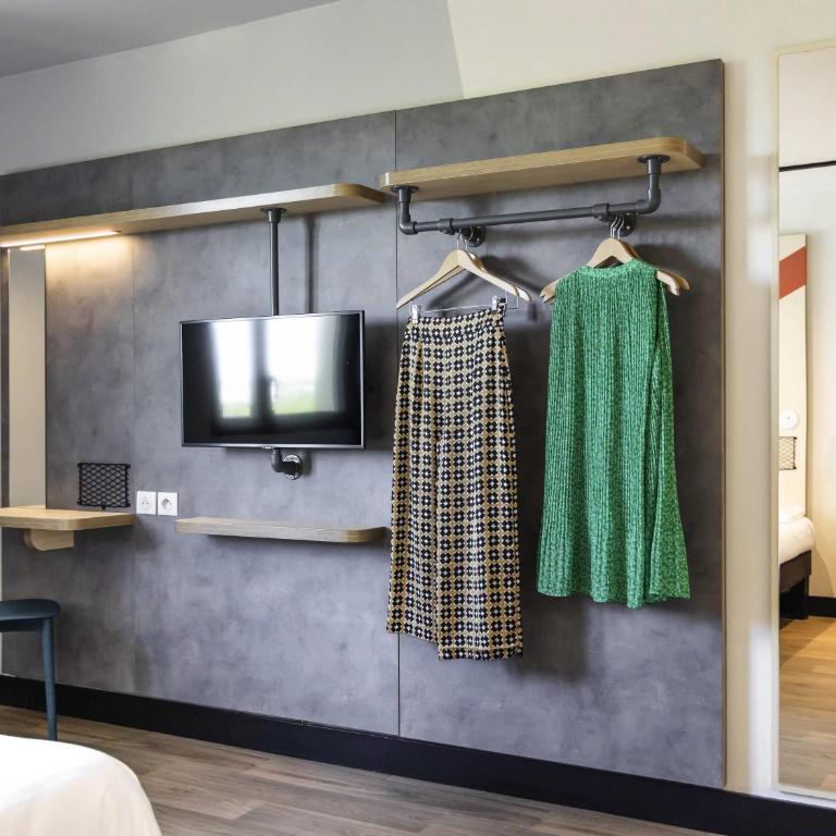 ibis Budget La Rochelle Centre gare - Chambre avec 1 Lit Double et 1 Lit Simple - Accessible aux Personnes à Mobilité Réduite - 5