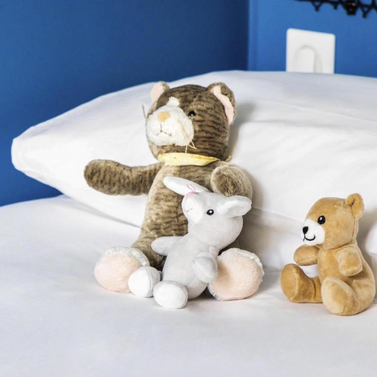 ibis Budget La Rochelle Centre gare - Chambre avec 1 Lit Double et 1 Lit Simple - 4