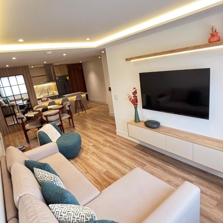 Modern apartment with a great city view - Three-Bedroom Apartment - 1