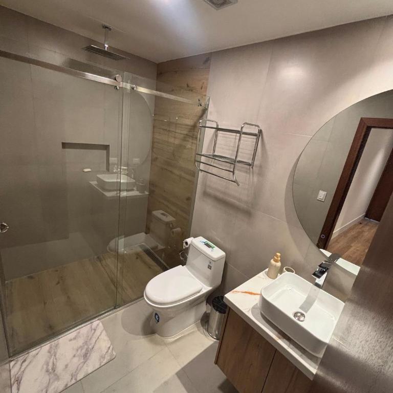 Modern apartment with a great city view - Three-Bedroom Apartment - 20