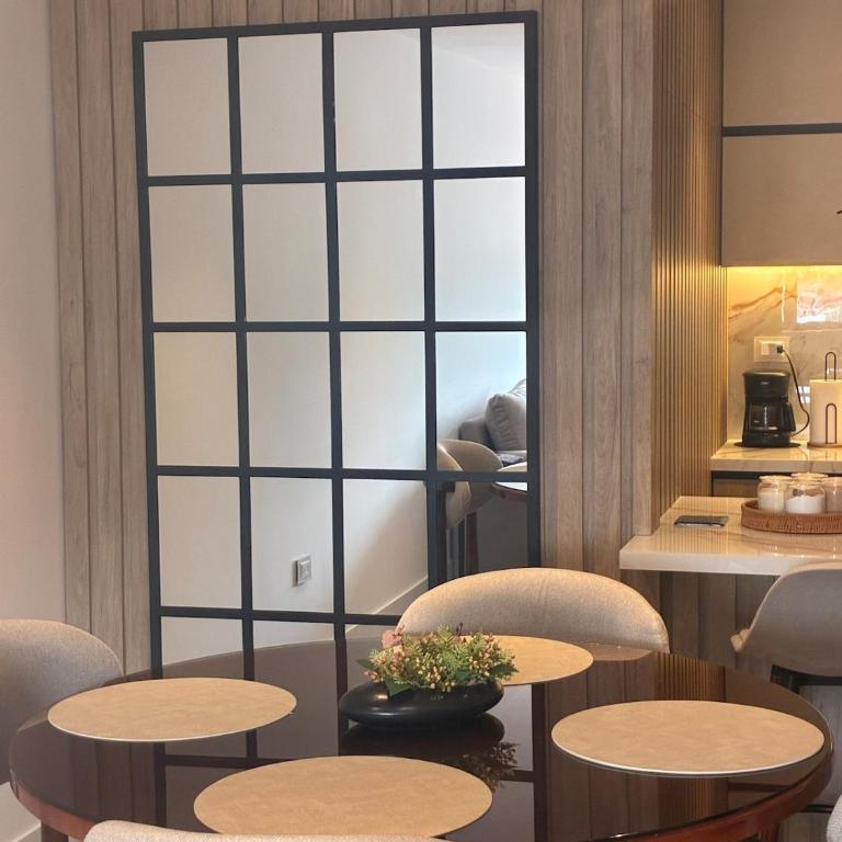 Modern apartment with a great city view - Three-Bedroom Apartment - 23