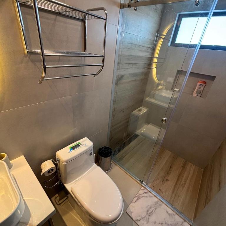 Modern apartment with a great city view - Three-Bedroom Apartment - 26