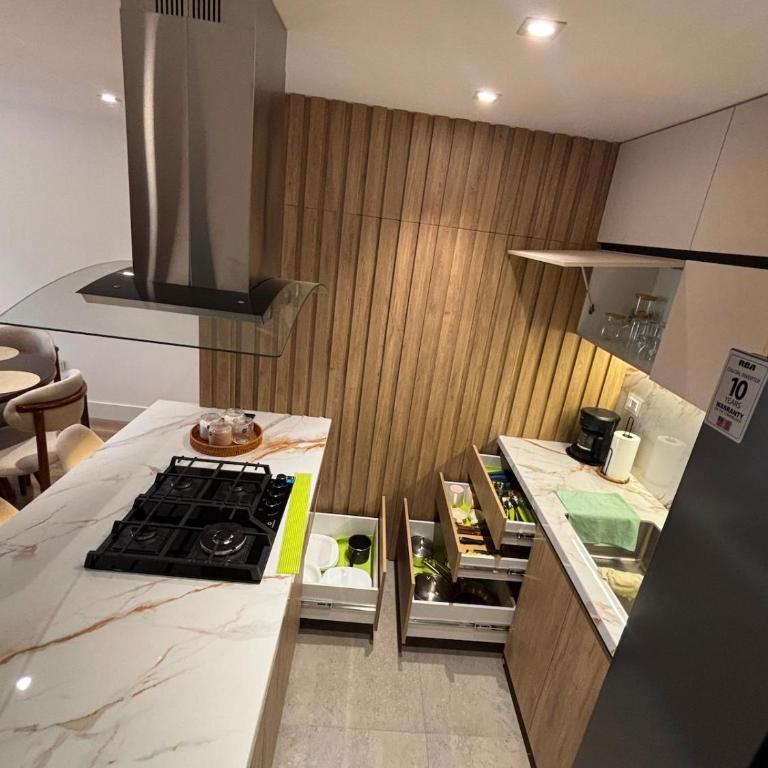Modern apartment with a great city view - Three-Bedroom Apartment - 28
