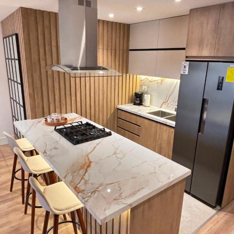 Modern apartment with a great city view - Three-Bedroom Apartment - 29