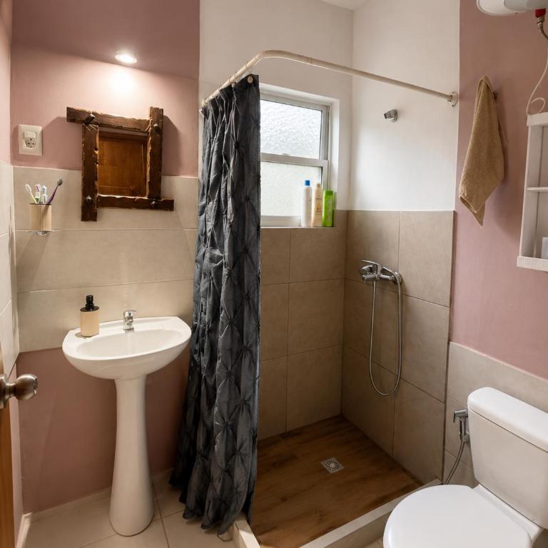 Hermosa casa a metros del mar en Punta rubia - Casa de 2 dormitorios - 12