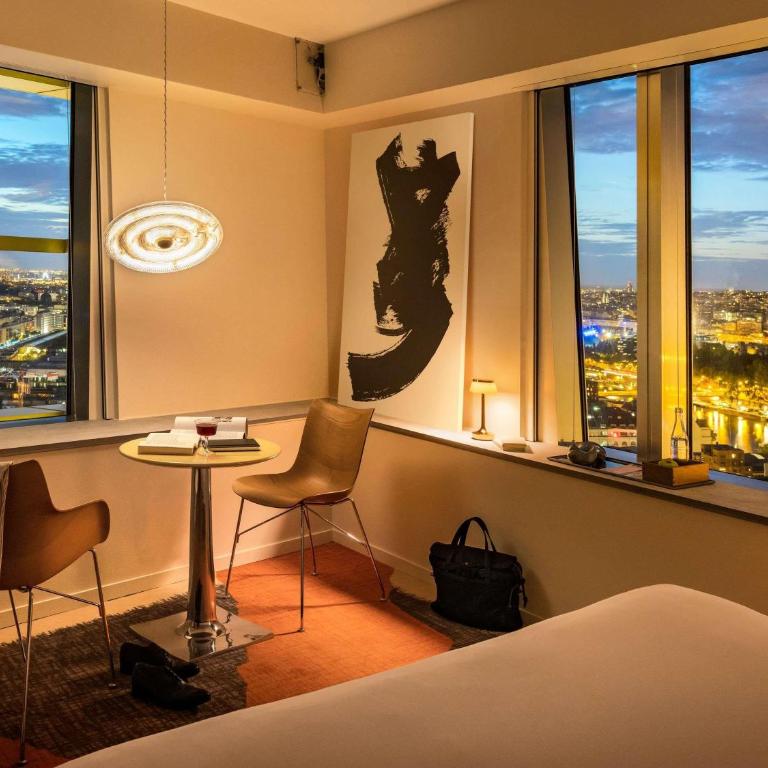Too Hotel & Spa Paris - MGallery Collection - Chambre d'Angle Lit King-Size Exécutive - Vue Panoramique sur Tour Eiffel - 2