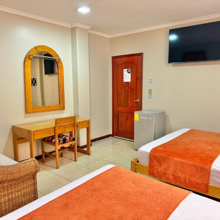 Hostal Quil - Family Room - 3