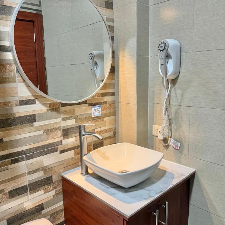Hostal Quil - Economy Quadruple Room - 2
