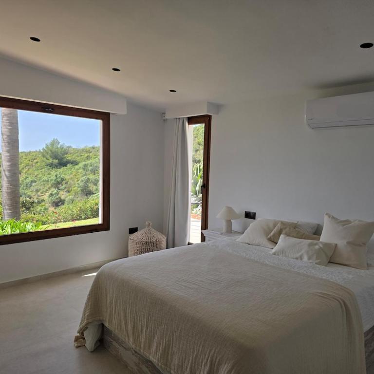 Villa Harmonie Luxury Retreat with Pool - Villa - 16