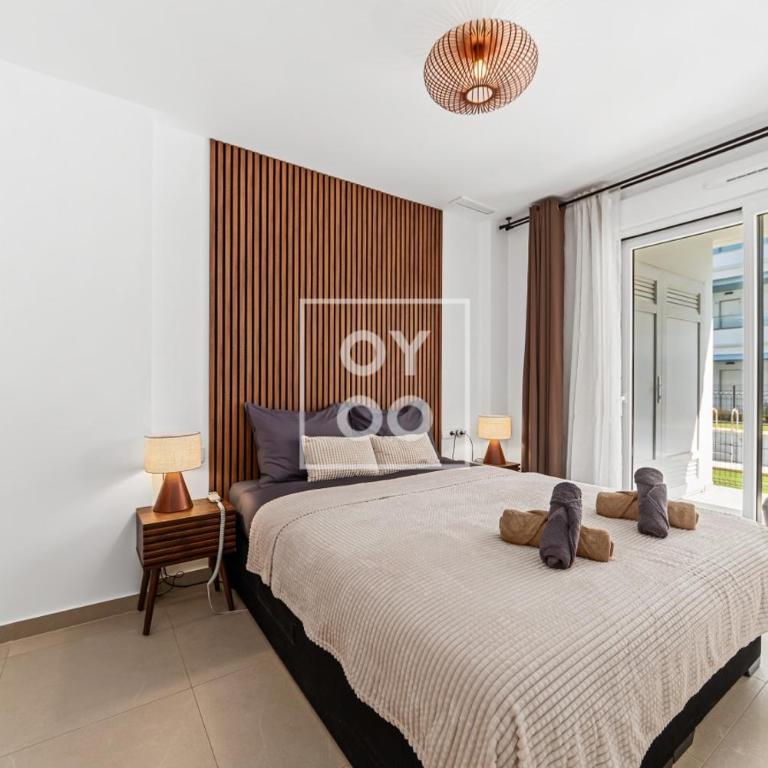 Pilar Sunplace Deluxe, groundfloor resort apt with pool and garden view, by OYOOSTAYS - Apartment mit 2 Schlafzimmern und Gartenblick - 6