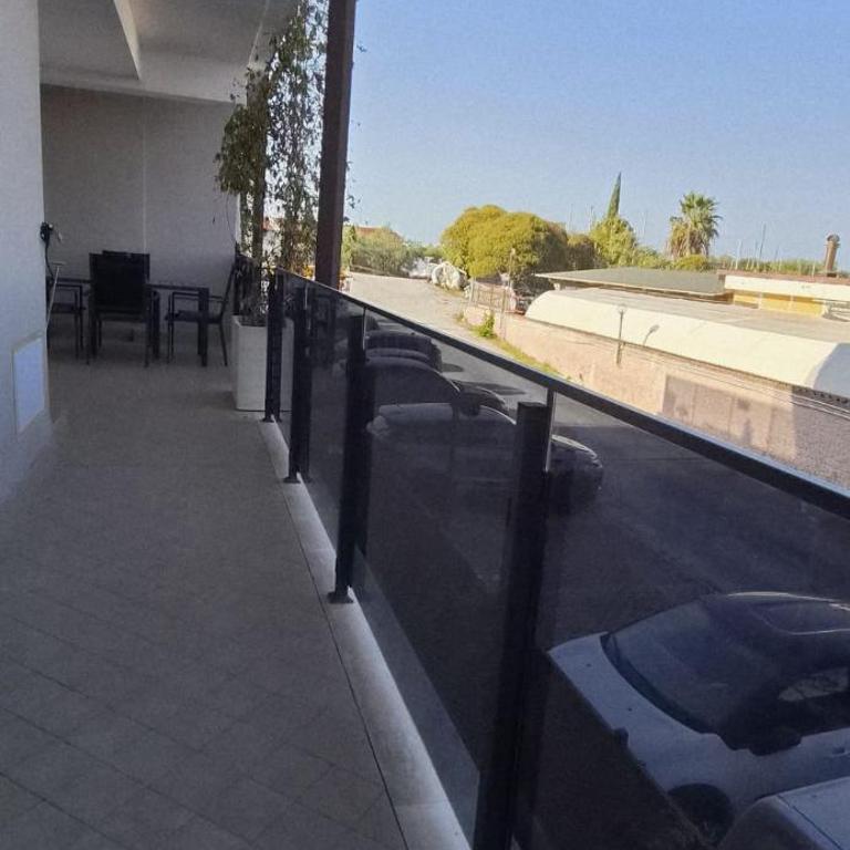 River Breeze - 10 mins to FCO Airport & Beach - One-Bedroom Apartment with Balcony and City View - 14