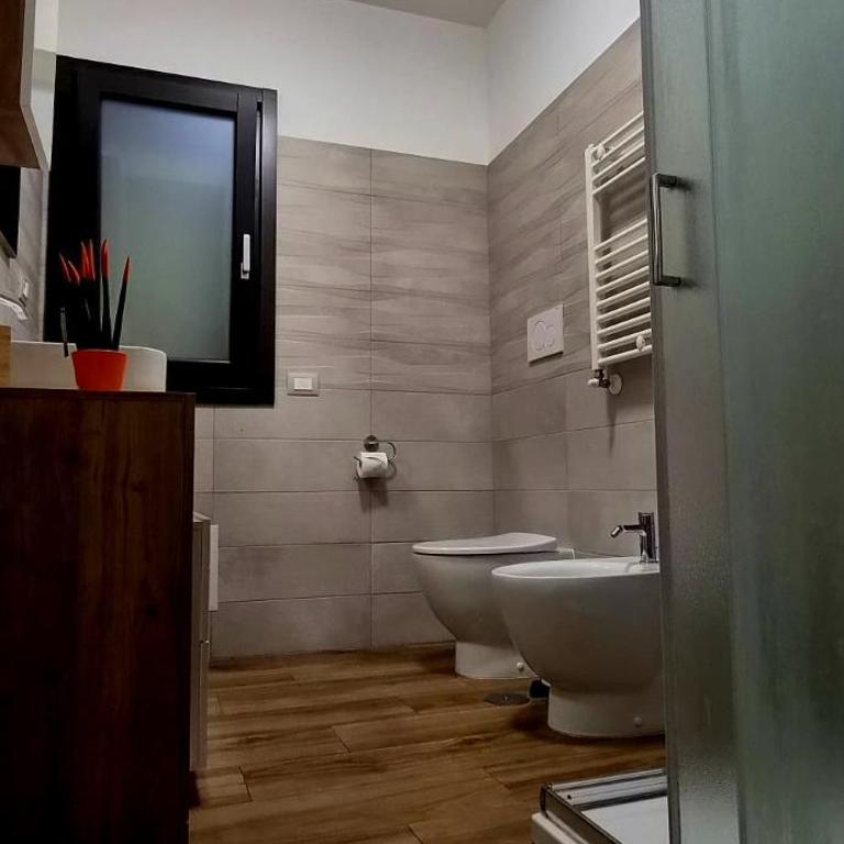 River Breeze - 10 mins to FCO Airport & Beach - One-Bedroom Apartment with Balcony and City View - 15