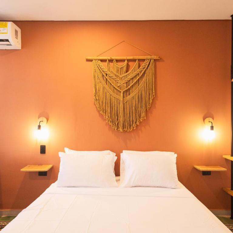 Casa Bossa Cartagena - Private Rooms & Mini Lofts - Habitación con cama grande y balcón - 2