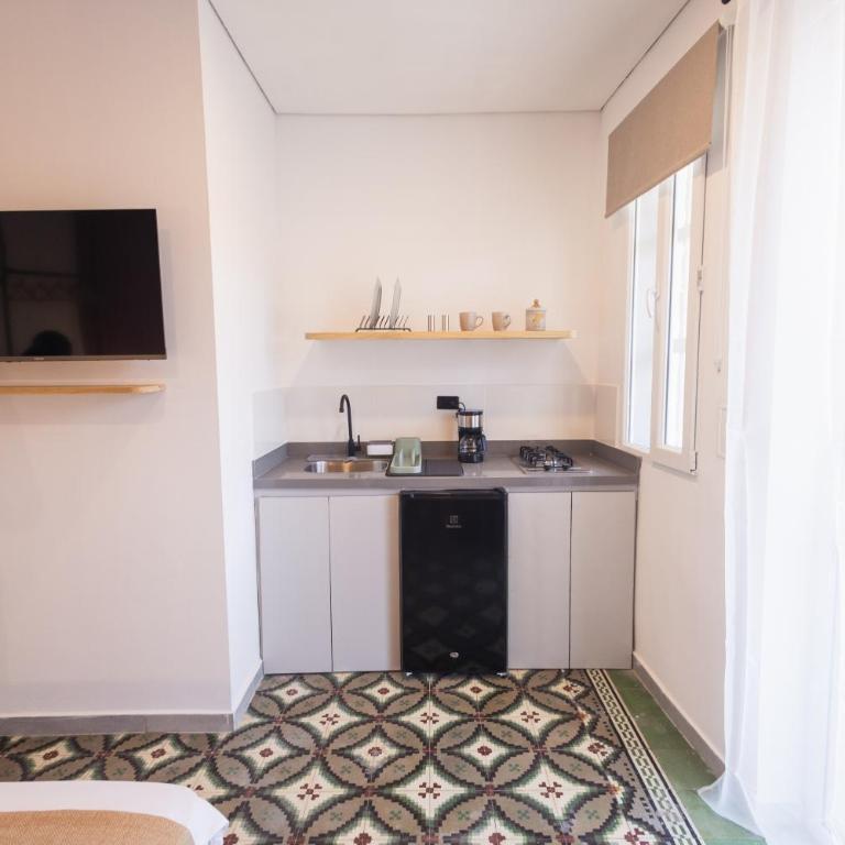 Casa Bossa Cartagena - Private Rooms & Mini Lofts - Habitación con cama grande y balcón - 3