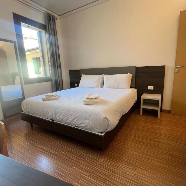 4 Venice rooms Hotel,Piazza Ferretto, M9 Museum, Duomo,Teatro Toniolo, Airport, Wi Fi, Central City, Family, Group Friends - Appartamento con 1 Camera da Letto - 1