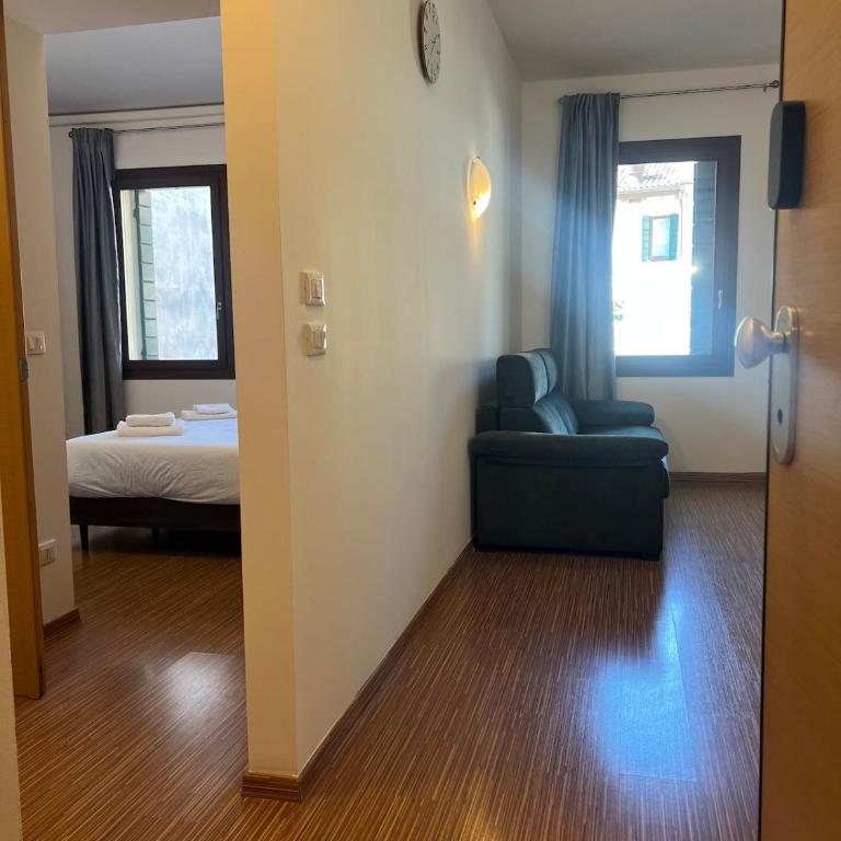 4 Venice rooms Hotel,Piazza Ferretto, M9 Museum, Duomo,Teatro Toniolo, Airport, Wi Fi, Central City, Family, Group Friends - Appartamento con 1 Camera da Letto - 2