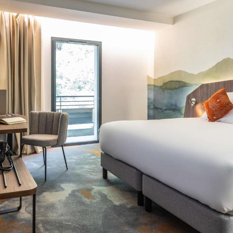 Mercure Aix-en-Provence La Duranne Gare TGV - Privilege Room with One King Bed and One Sofa Bed with Balcony - 1