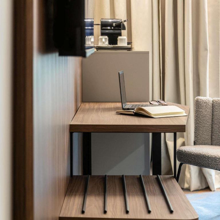 Mercure Aix-en-Provence La Duranne Gare TGV - Privilege Room with One King Bed and One Sofa Bed with Balcony - 2