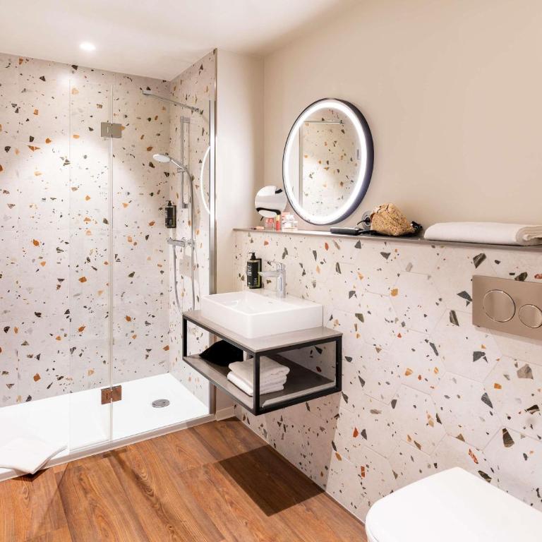 Ibis Styles Strasbourg Centre République - Chambre Lit Queen-Size Confort avec Lit Superposé - 2