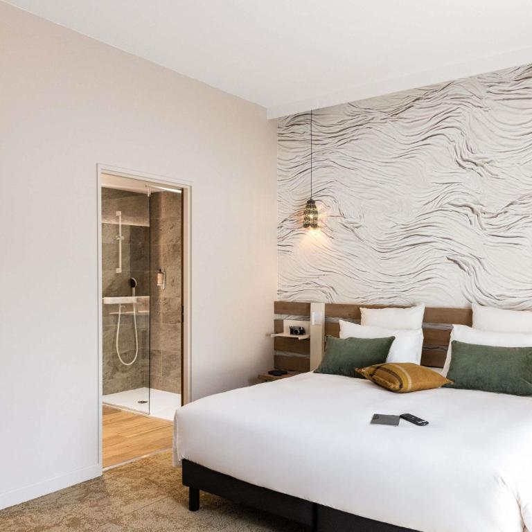 Mercure Ax Les Thermes - Privilege Family room, one double bed, a rollaway bed for two – Mountain view - 3