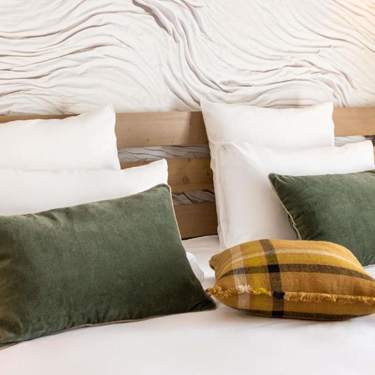 Mercure Ax Les Thermes - Classic Family Room, one double bed, a rollaway bed for two - 6
