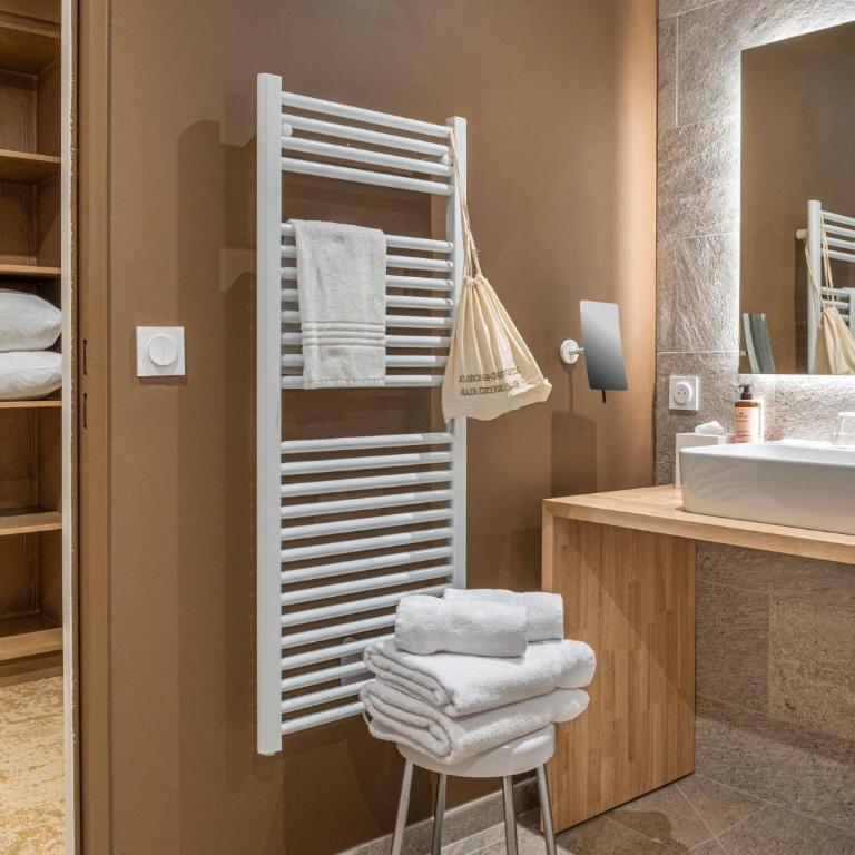 Mercure Ax Les Thermes - Habitación Doble Deluxe adaptada para personas de movilidad reducida - 1 cama extragrande - 6