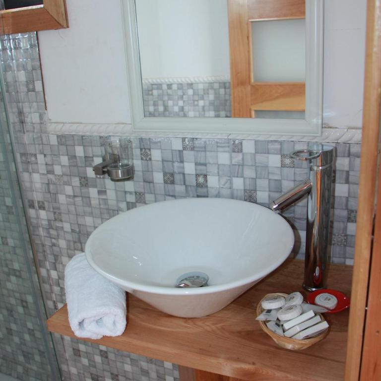 Hostal Fernando de Magalhaes - Habitación Familiar con baño - 25
