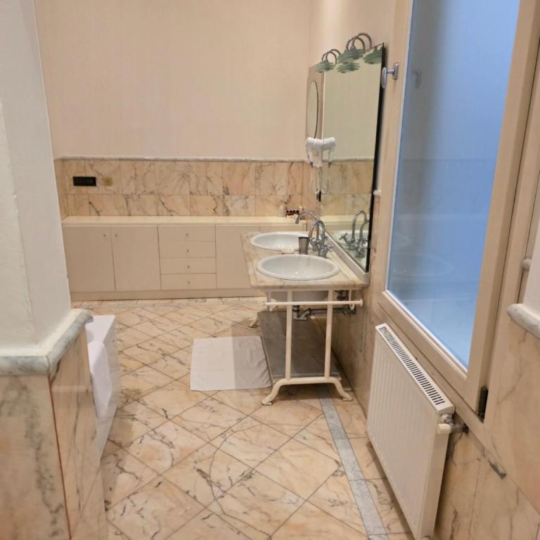 Friendly Venice Suites - Luxus-Suite "Giacomo Casanova" mit Blick auf den Campo Santo Stefano - 13