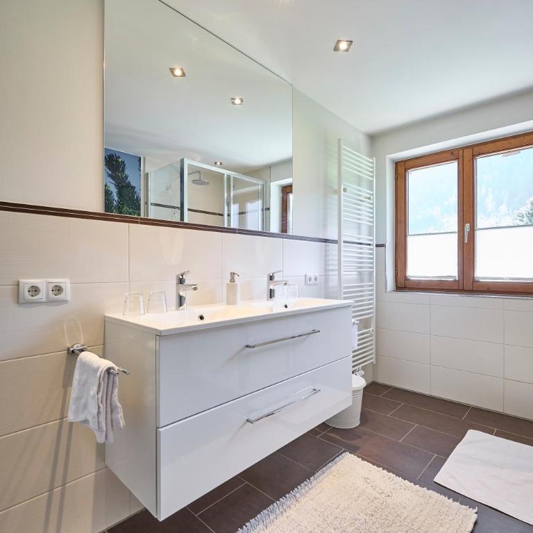 Haus Eberl - Apartments - Four-Bedroom Apartment - 38