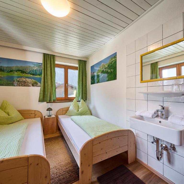 Haus Eberl - Apartments - Four-Bedroom Apartment - 24