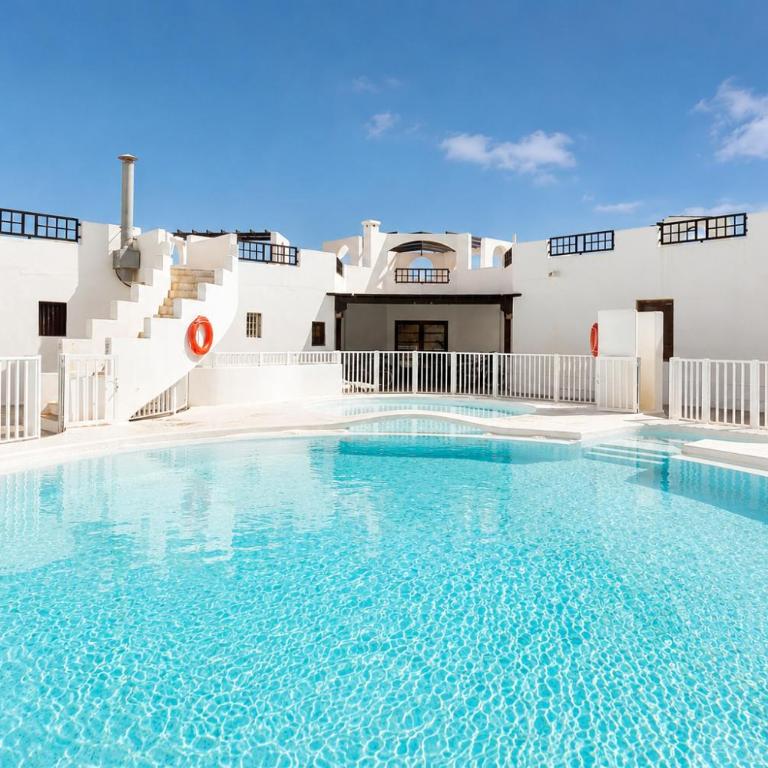 Apartamento Golden Teguise en Lanzarote, planta baja frente a la piscina y playa cercana - Apartamento de 1 dormitorio - 2